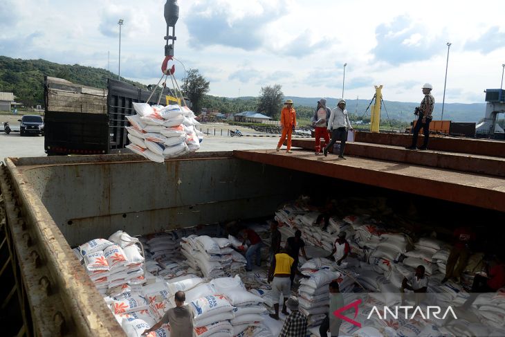 Beras impor asal Vietnam tiba di Aceh