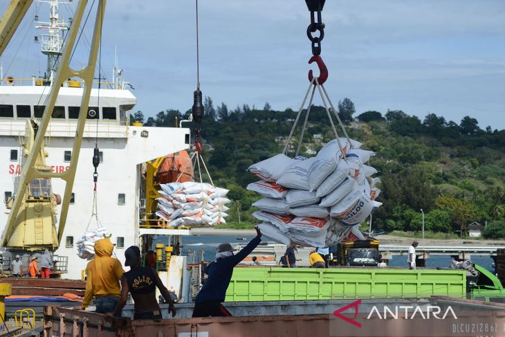 Beras impor asal Vietnam tiba di Aceh