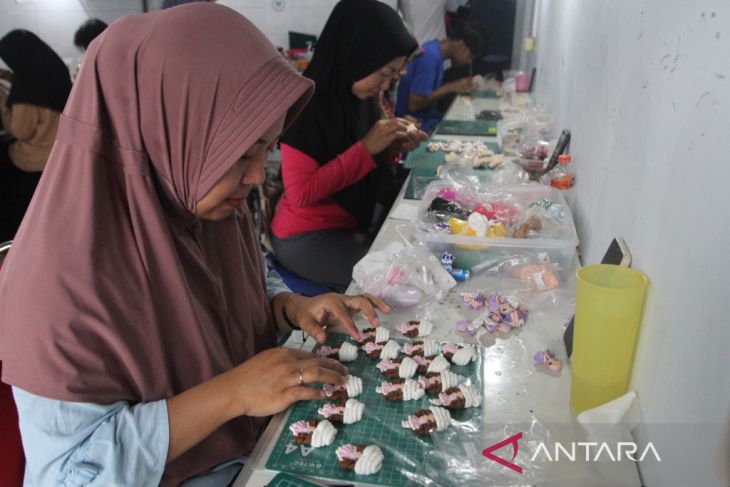 Kerajinan clay di Malang