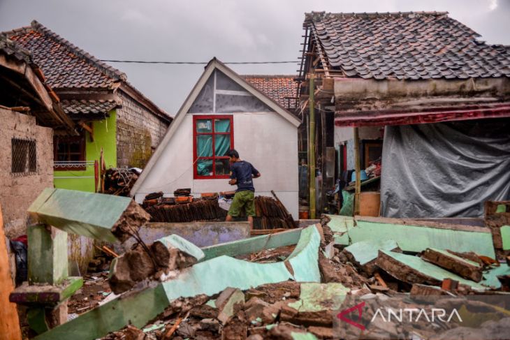 Tempat darurat untuk hunian sementara 