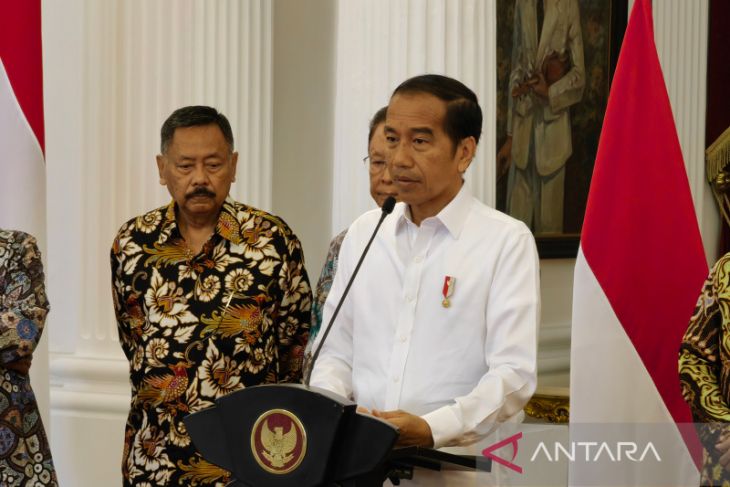 Presiden Jokowi akui 12 pelanggaran HAM berat masa lalu - ANTARA News  Ambon, Maluku