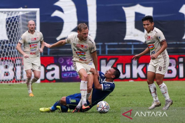 Persib Bandung melawan Persija Jakarta