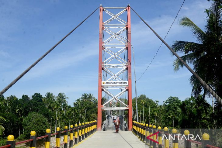 Pengoperasian jembatan gantung di Aceh Besar