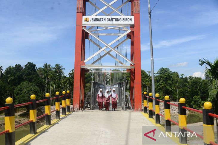 Pengoperasian jembatan gantung di Aceh Besar