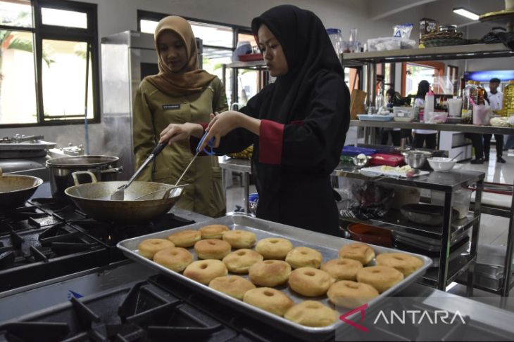 Produksi makanan olahan SMK 