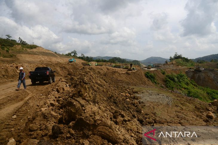 Pembangunan seksi satu jalan Tol Sibanceh