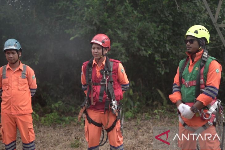 Tiyan, punggawa PLN penjaga terang selama Natal dan Tahun Baru 2023