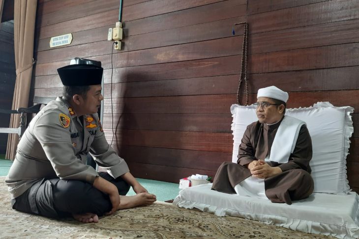 Kapolres Langkat AKBP Faisal Simatupang berkunjung ke Tuan Guru Babussalam