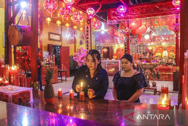 Ibadah Malam Tahun Baru Imlek di Banjarmasin