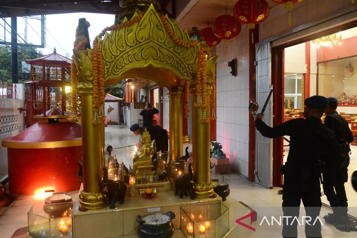 Sterilisasi vihara jelang Imlek di Aceh