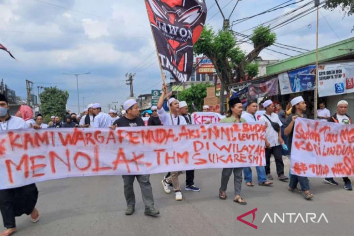 Ratusan warga tutup tempat hiburan berkedok restoran di Bekasi