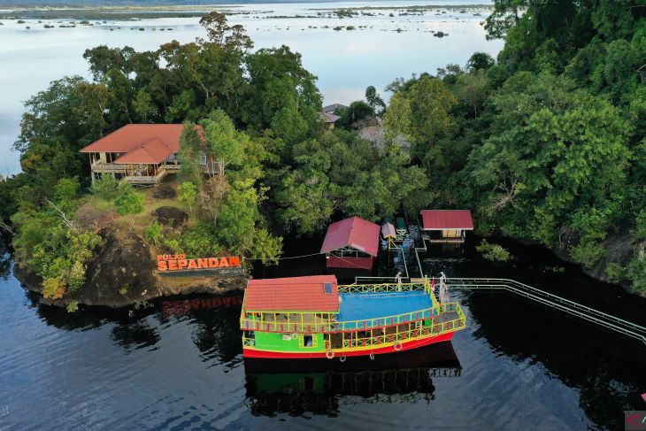 Danau Sentarum Kapuas Hulu dipadati wisatawan saat libur Imlek