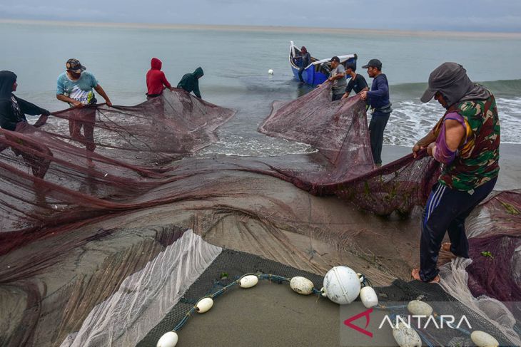 FOTO - Tarek Pukat di Gampong Jawa Banda Aceh