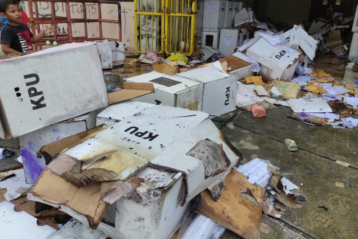 Ketua KPU Samarinda tanggapi insiden terbakarnya gudang logistik pemilu