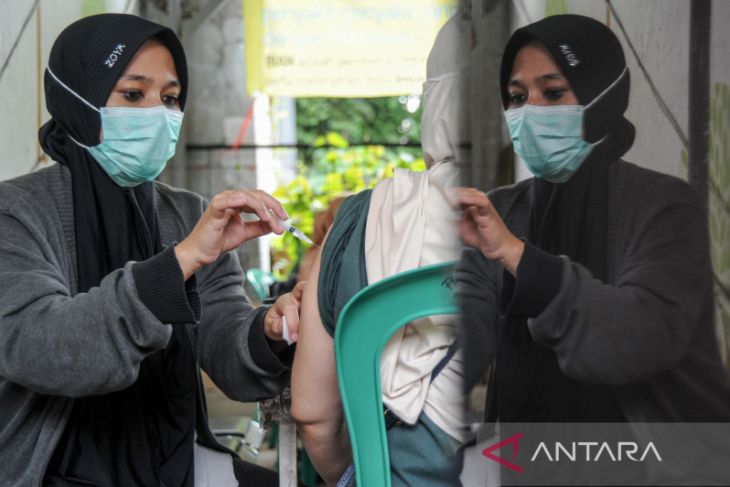 Vaksinasi COVID-19 penguat kedua di Bandung 
