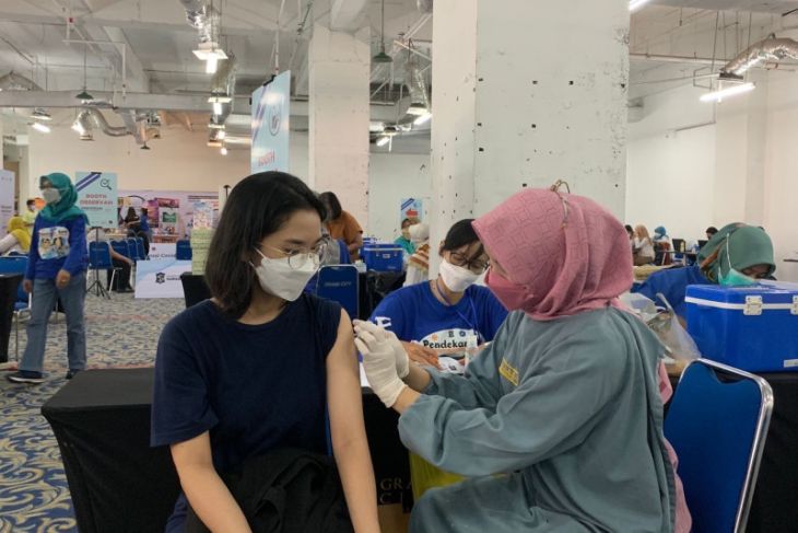 Vaksinasi penguat kedua khusus nakes di Surabaya capai 94,28 persen
