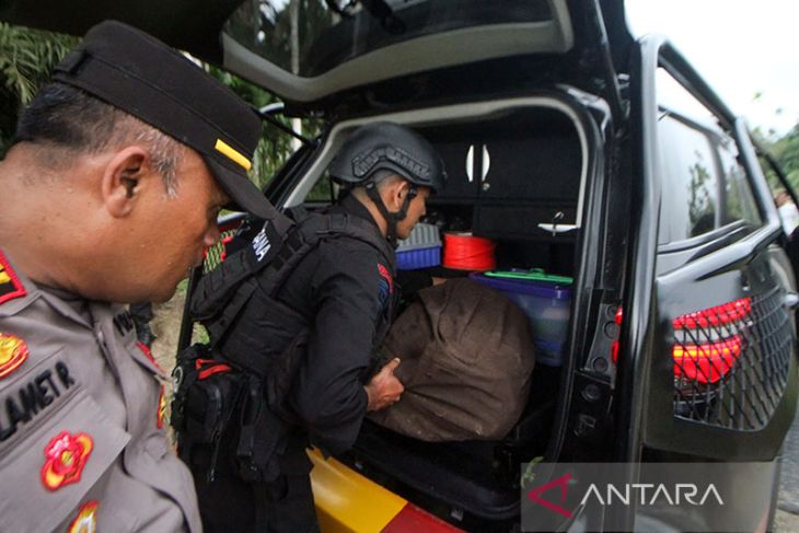 Gegana evakuasi bom sisa konflik Aceh