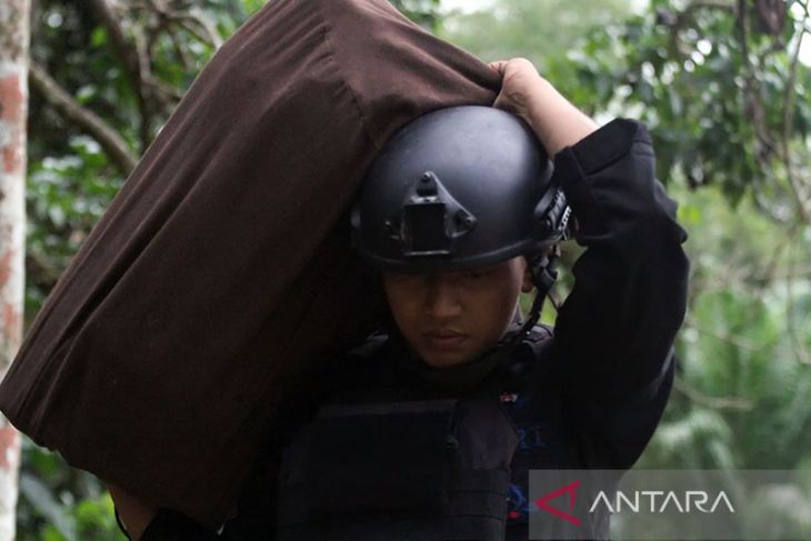 Gegana evakuasi bom sisa konflik Aceh