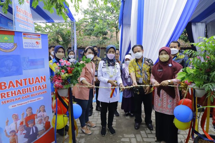 Produsen nutrisi makanan anak dan retail bantu rehab sekolah di Jambi