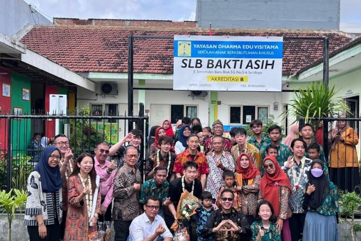 Nippon Donation Foundation donates cars for a special school in Surabaya