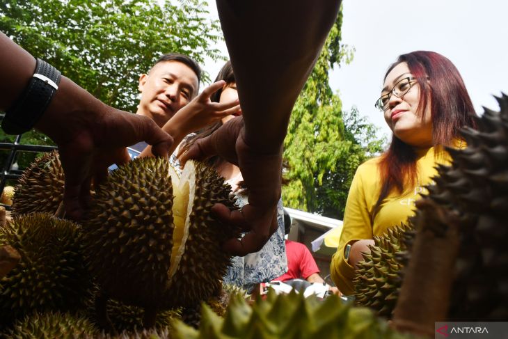 Pasar durian musiman di Madiun