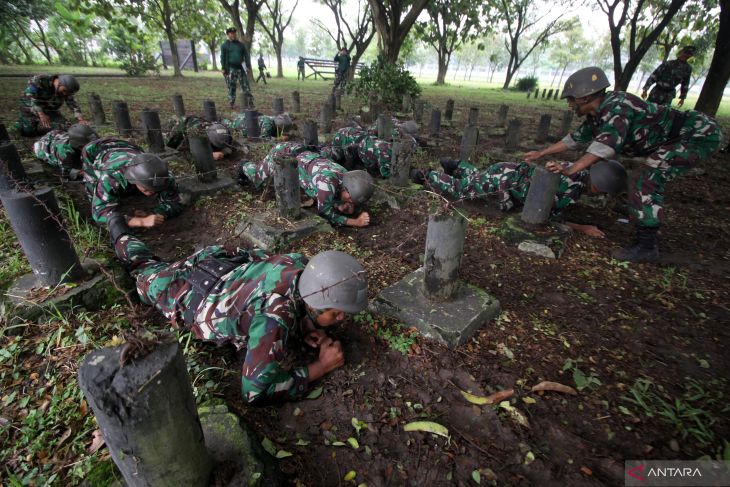 Ketangkasan halang rintang Marinir