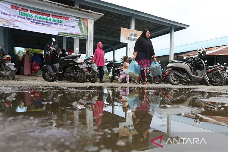 FOTO - Operasi pangan murah pengendali inflasi di Aceh