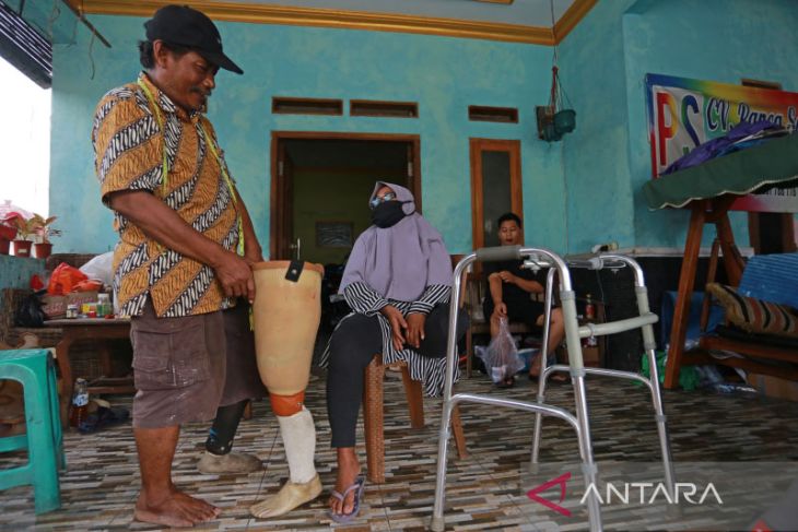 Produksi kaki palsu 