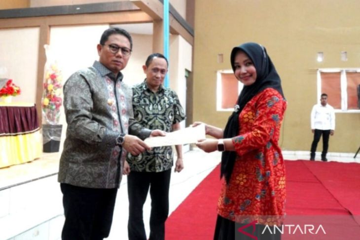 Gubernur Gorontalo melantik 26 Kepala SMA/SMK