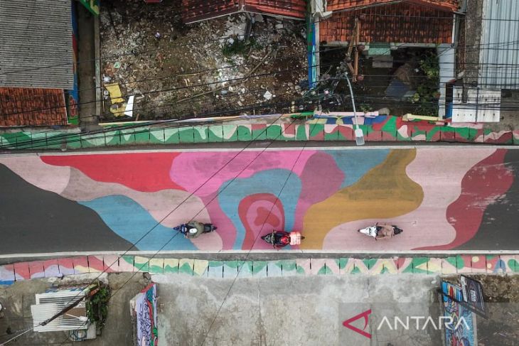 Seni mural di permukiman warga