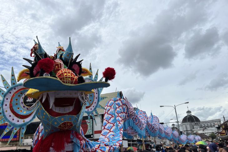 Naga sepanjang 80 meter meriahkan Festival Cap Go Meh Pontianak
