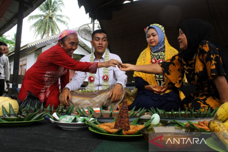 Adat Badudus Pengantin di Hulu Sungai Tengah