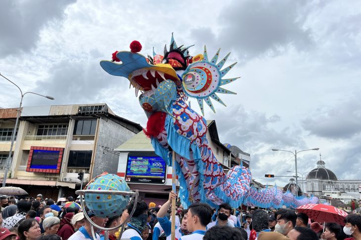 Naga sepanjang 80 meter meriahkan Festival Cap Go Meh Pontianak