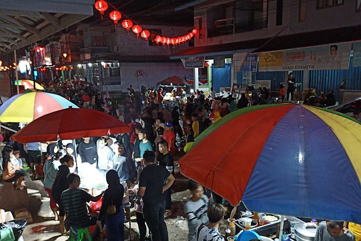Cap Go Meh di Putussibau hidupkan ekonomi pedagang kuliner