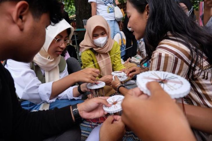 Pelatihan singkat kerajinan seni