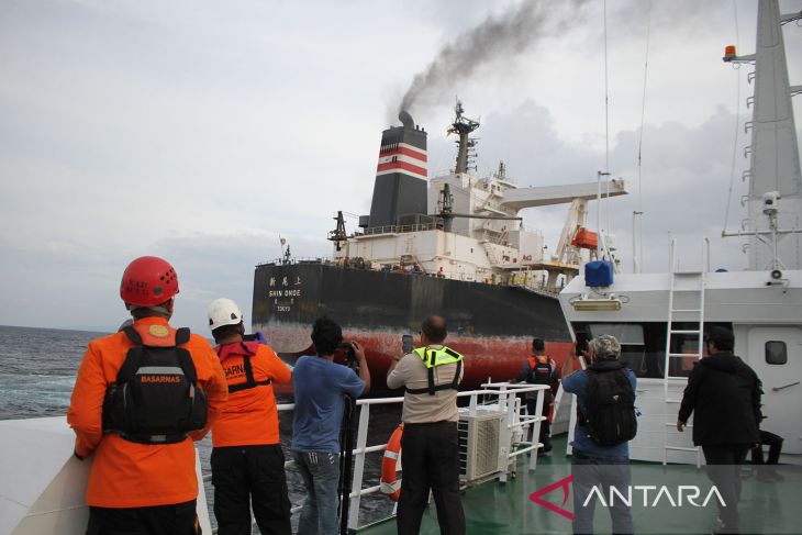 FOTO - Evakuasi Medis Kru Kapal Kargo Jepang di Perairan Aceh