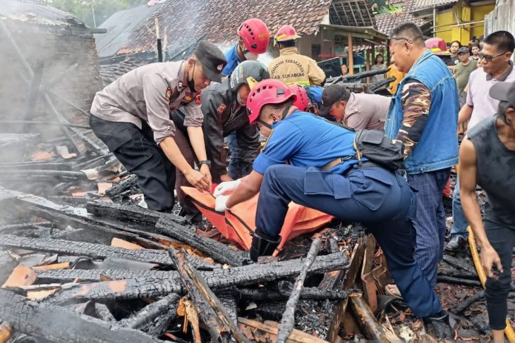 Seorang Ibu Rumah Tangga Tewas Dalam Rumahnya Saat Terjadi Kebakaran ...