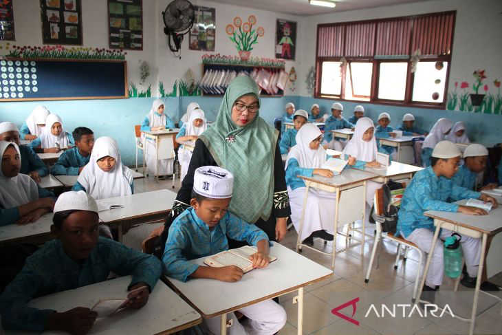 FOTO - Membudayakan tradisi jumat yasinan di sekolah