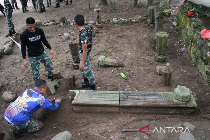 Penyelamatan situs makam sejarah di Aceh