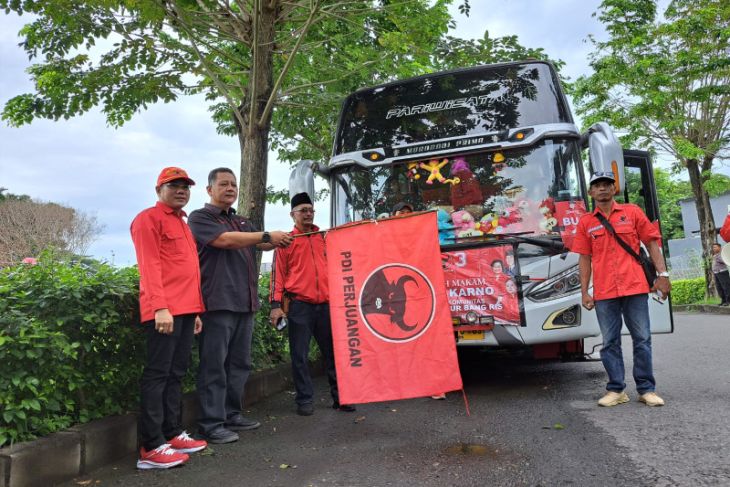 Ratusan Kader Pdip Surabaya Ziarah Ke Makam Bung Karno Antara News