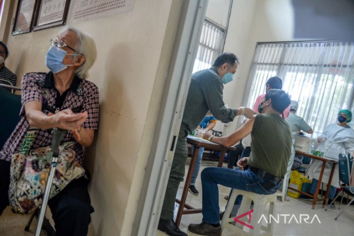 Capaian vaksinasi penguat di Indonesia 