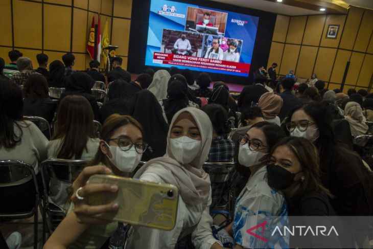 Nonton bareng sidang vonis Ferdy Sambo 