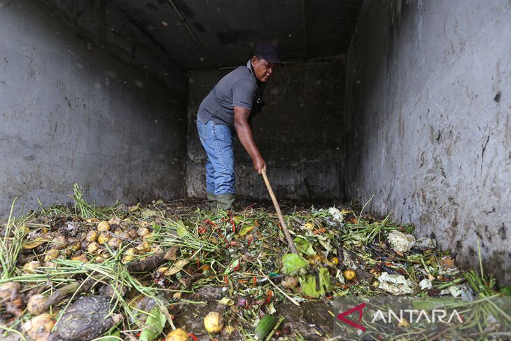 FOTO - Produksi pupuk kompos untuk taman kota