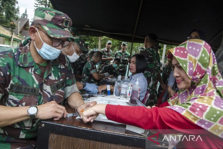 Penyaluran bantuan vitamin C