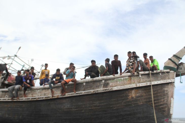 FOTO - Puluhan Imigran Rohingnya Terdampar Lagi di Aceh