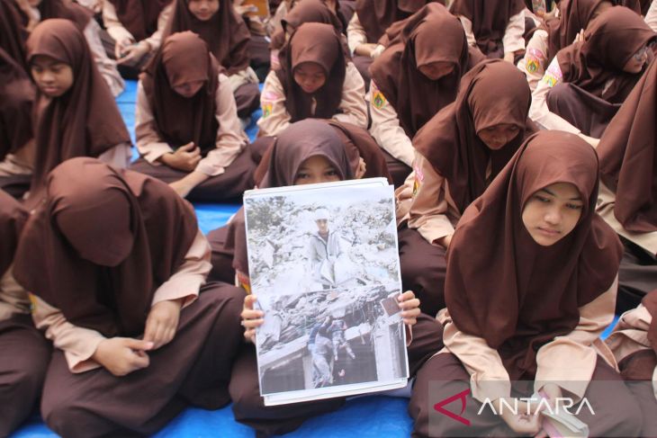 FOTO - Murid sekolah menggalang dana untuk korban gempa Turki