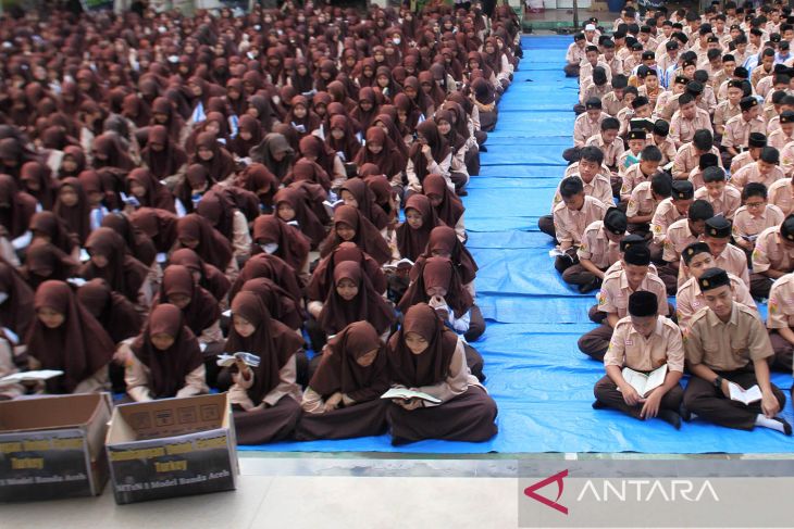 FOTO - Murid sekolah menggalang dana untuk korban gempa Turki