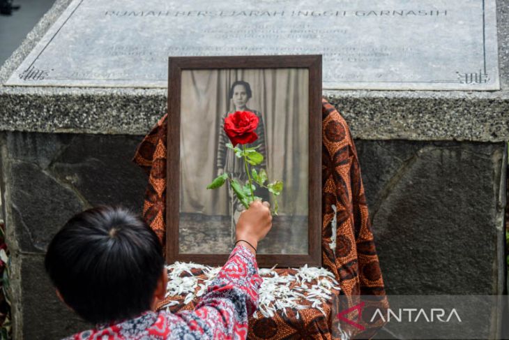 Peringatan hari lahir Inggit Garnasih 