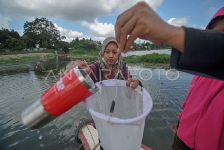 Pengujian kualitas air danau di Jambi