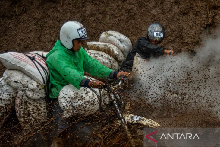 Balap ojek gunung di Garut 